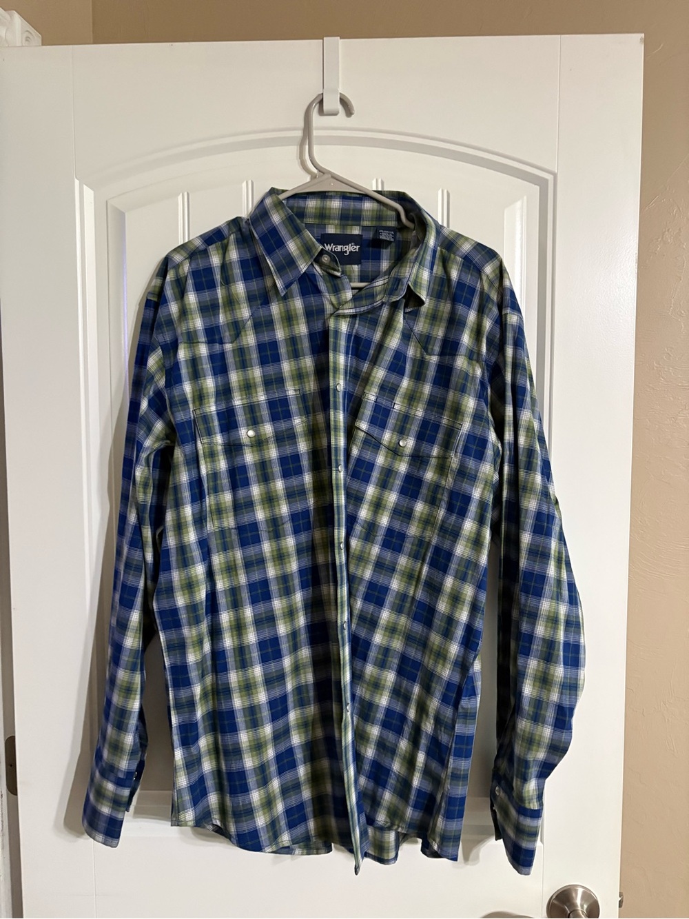 Wrangler Blue & Green Plaid Long-Sleeve Button-Down Shirt